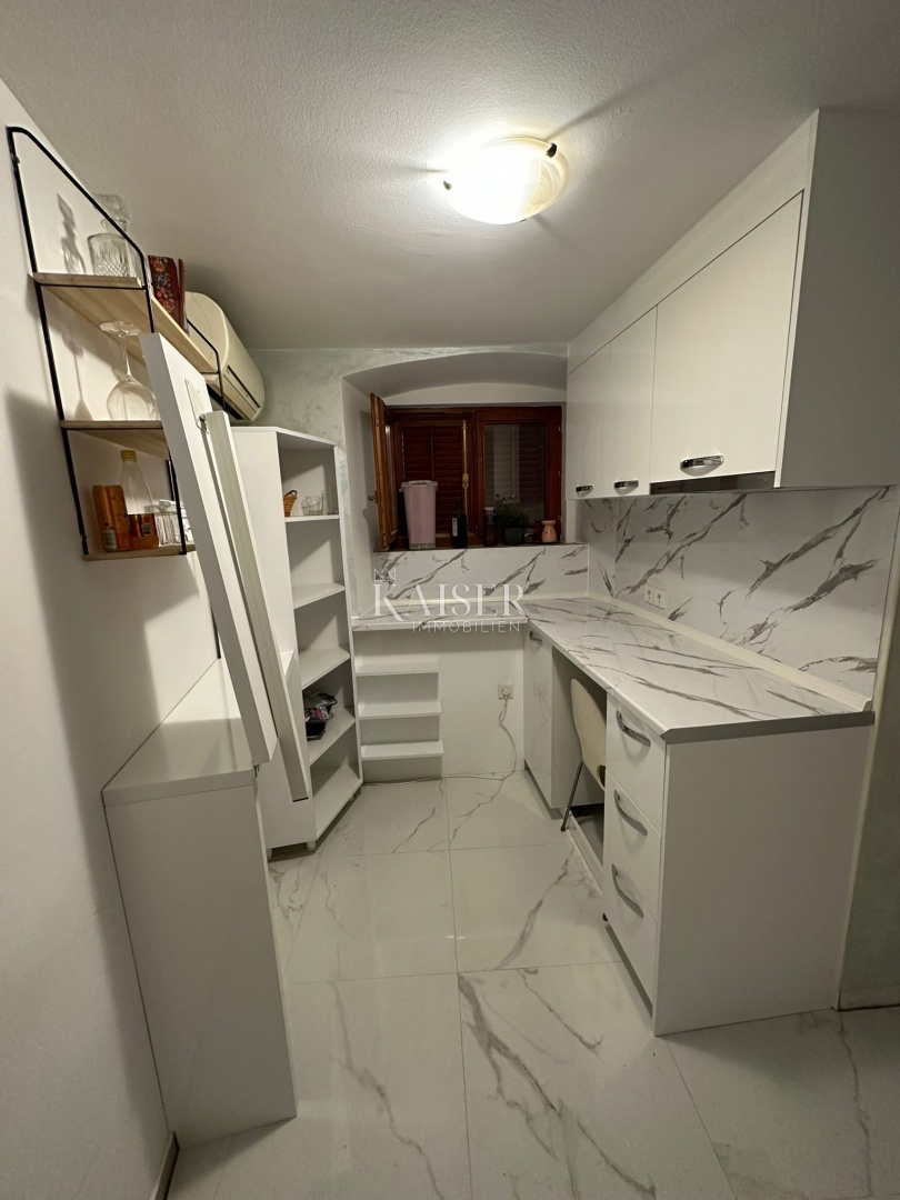 Cres, center - na novo prenovljen apartma v pritličju