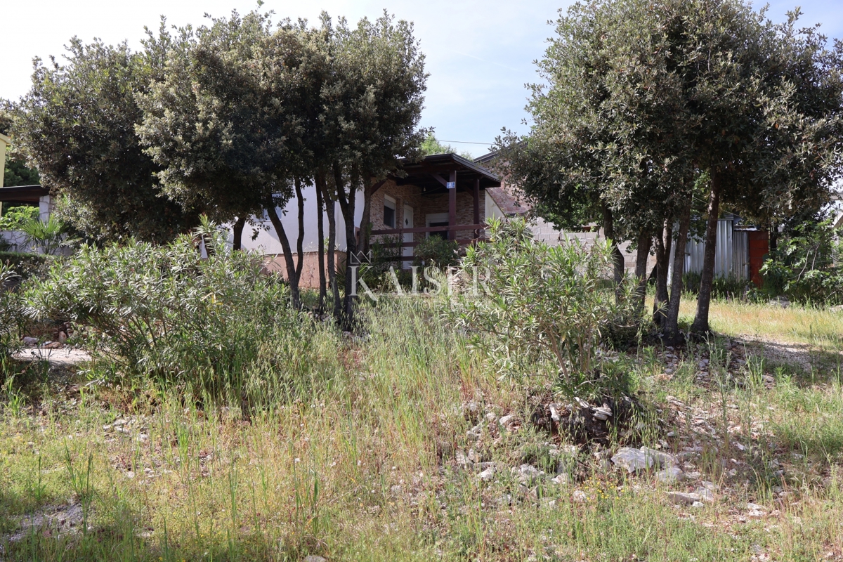 Marčana, Kavran - manjša hiša z vrtom