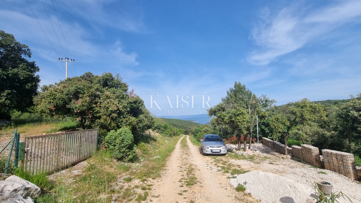 Marčana, Kavran - manjša hiša z vrtom