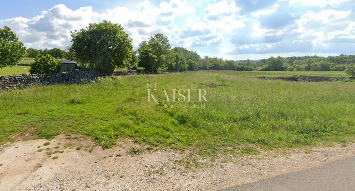 Istra, Sveti Petar u Šumi - kmetijsko zemljišče 10.000m2 v bližini gradbenega območja