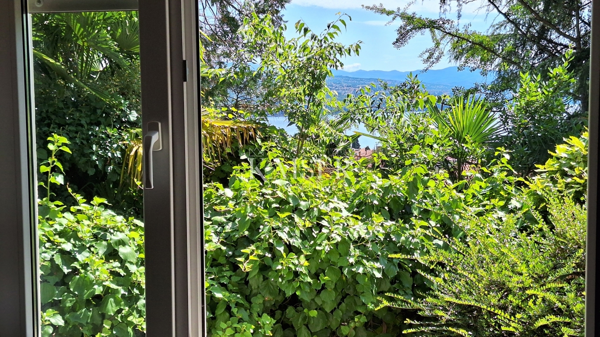 Opatija, blizu centra, stanovanje 152 m2, pritličje