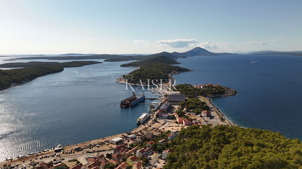  Zazidljivo zemljišče Mali Lošinj, 581m2