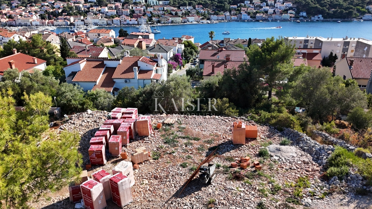  Zazidljivo zemljišče Mali Lošinj, 581m2