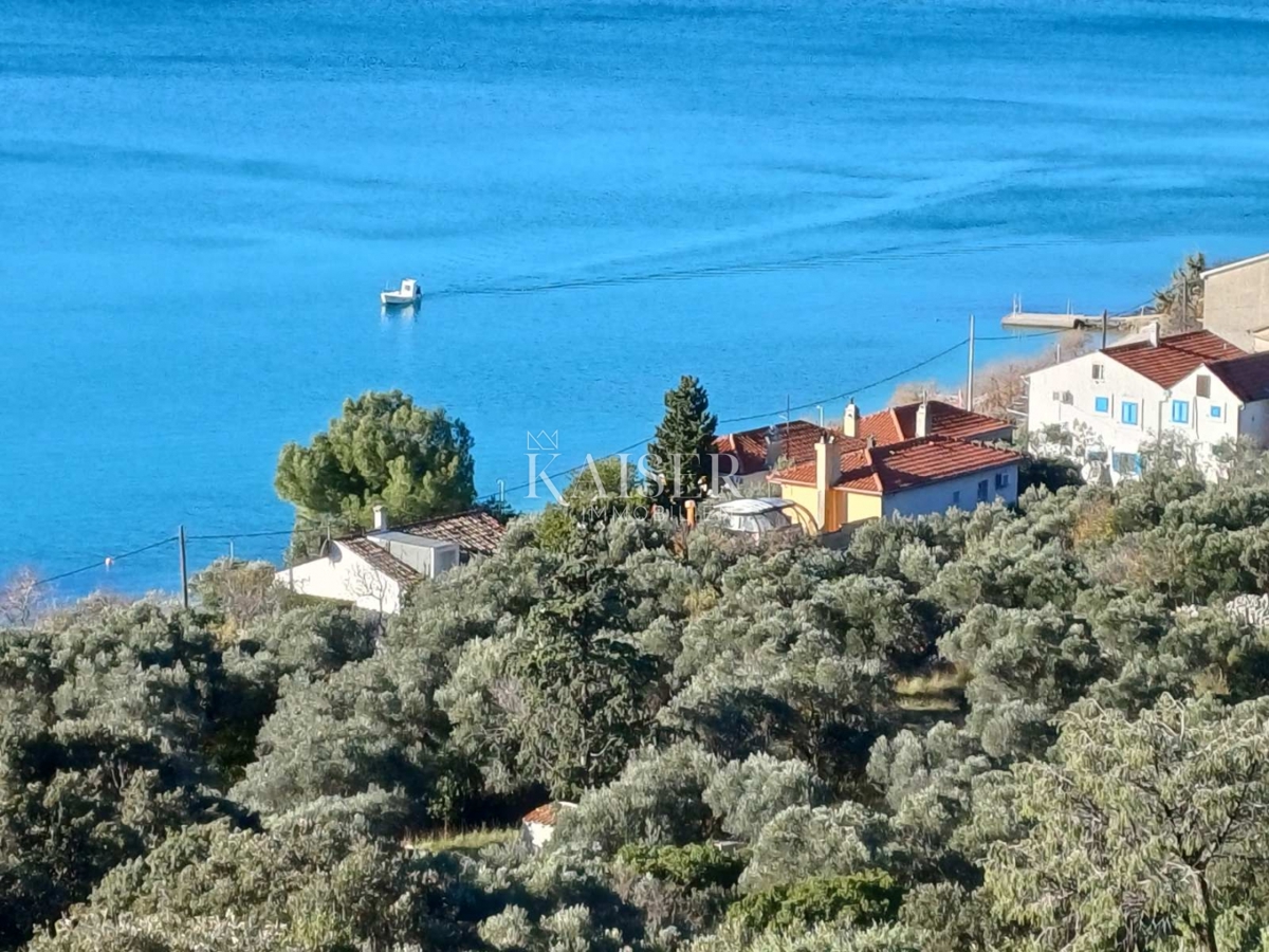 Martinšćica, otok Cres, mediteranska vila ob plaži