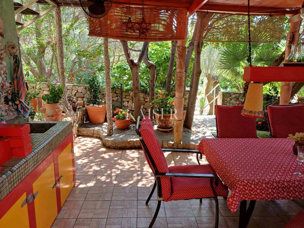 Martinšćica, otok Cres, mediteranska vila ob plaži