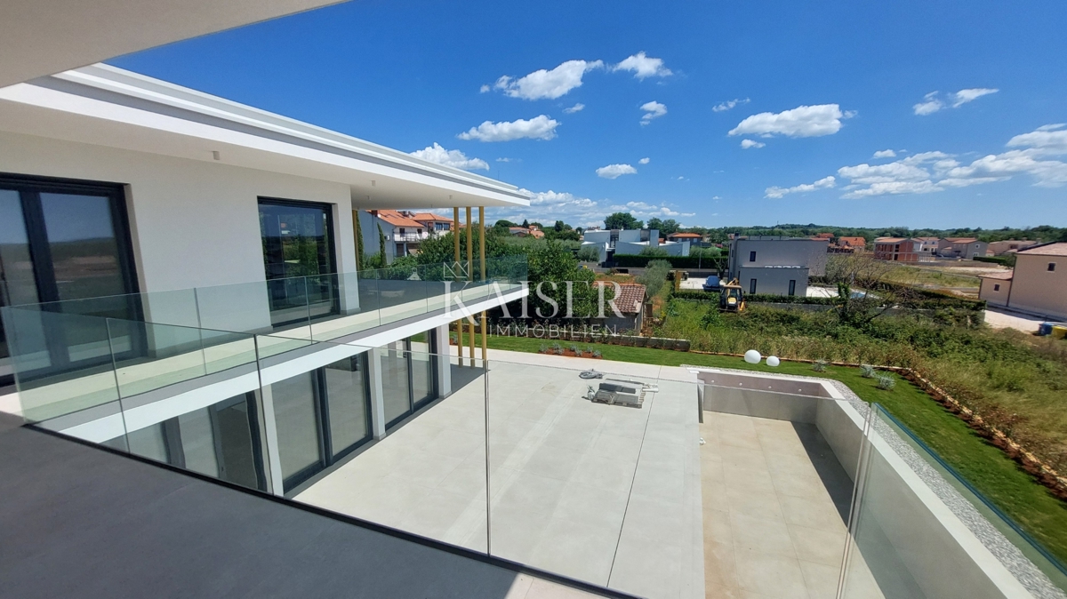 Istra, Poreč, okolica - moderna vila z bazenom, 330m2