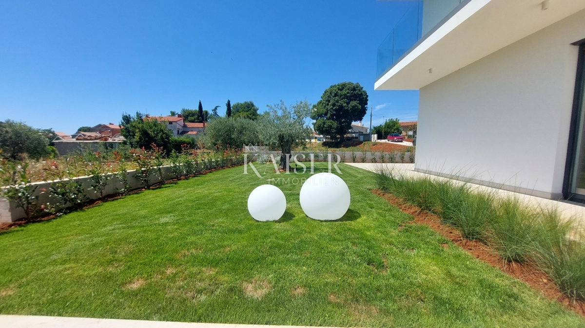 Istra, Poreč, okolica - moderna vila z bazenom, 330m2