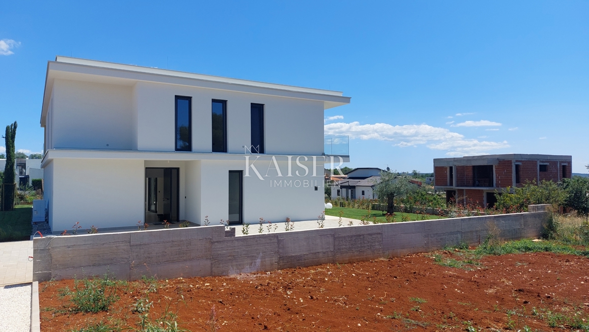 Istra, Poreč, okolica - moderna vila z bazenom, 330m2