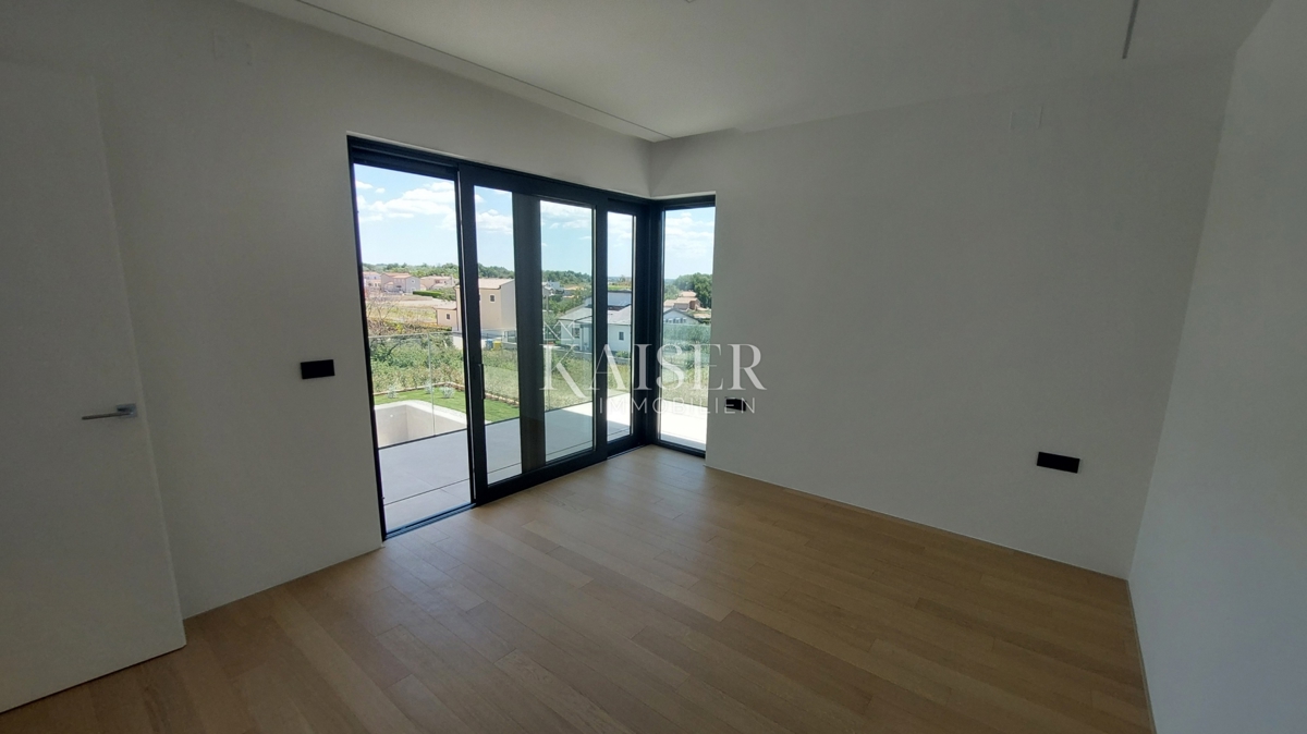 Istra, Poreč, okolica - moderna vila z bazenom, 330m2