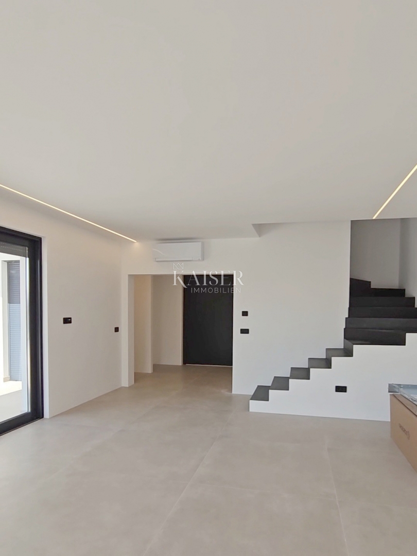 Istra, Poreč, okolica - moderna vila z bazenom, 330m2