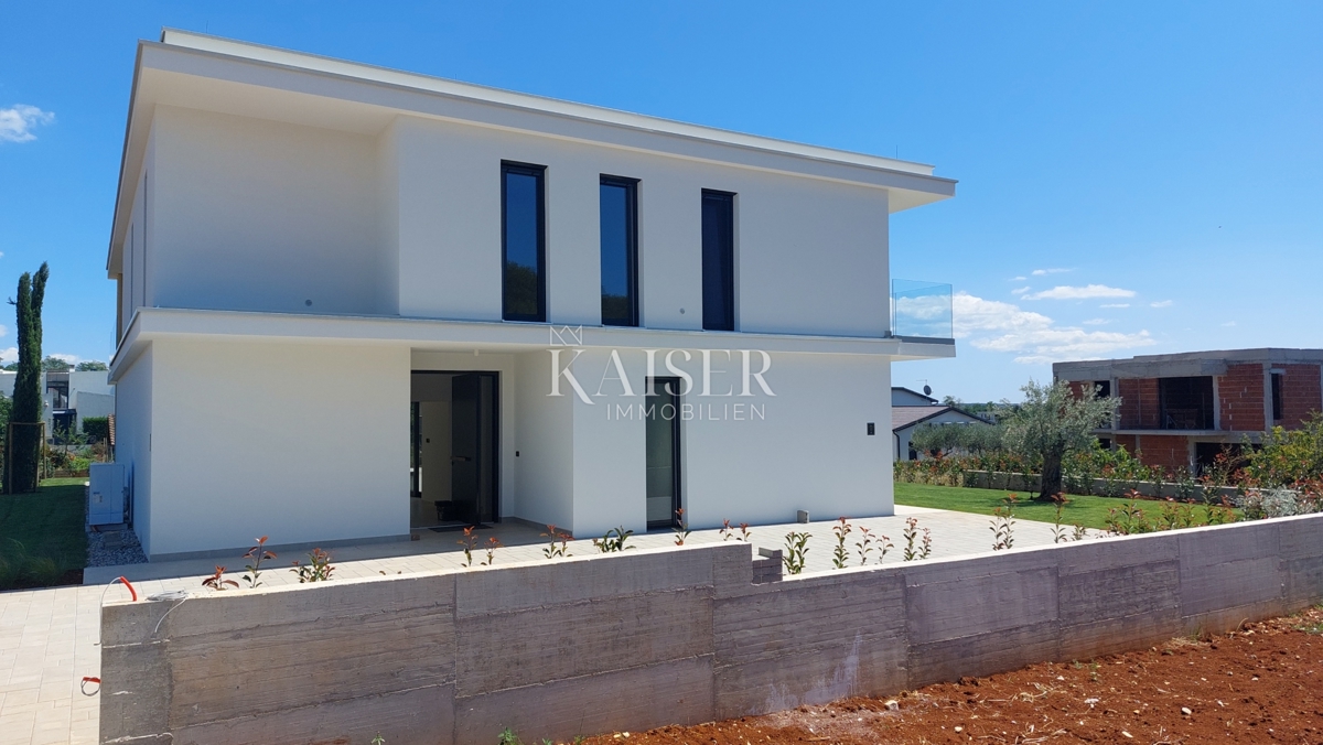 Istra, Poreč, okolica - moderna vila z bazenom, 330m2