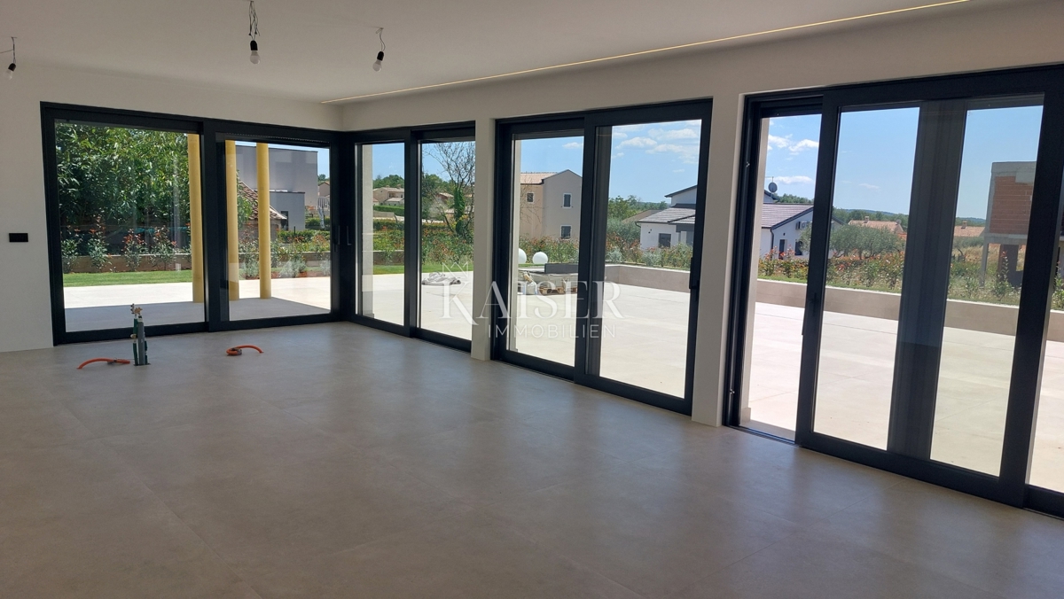 Istra, Poreč, okolica - moderna vila z bazenom, 330m2