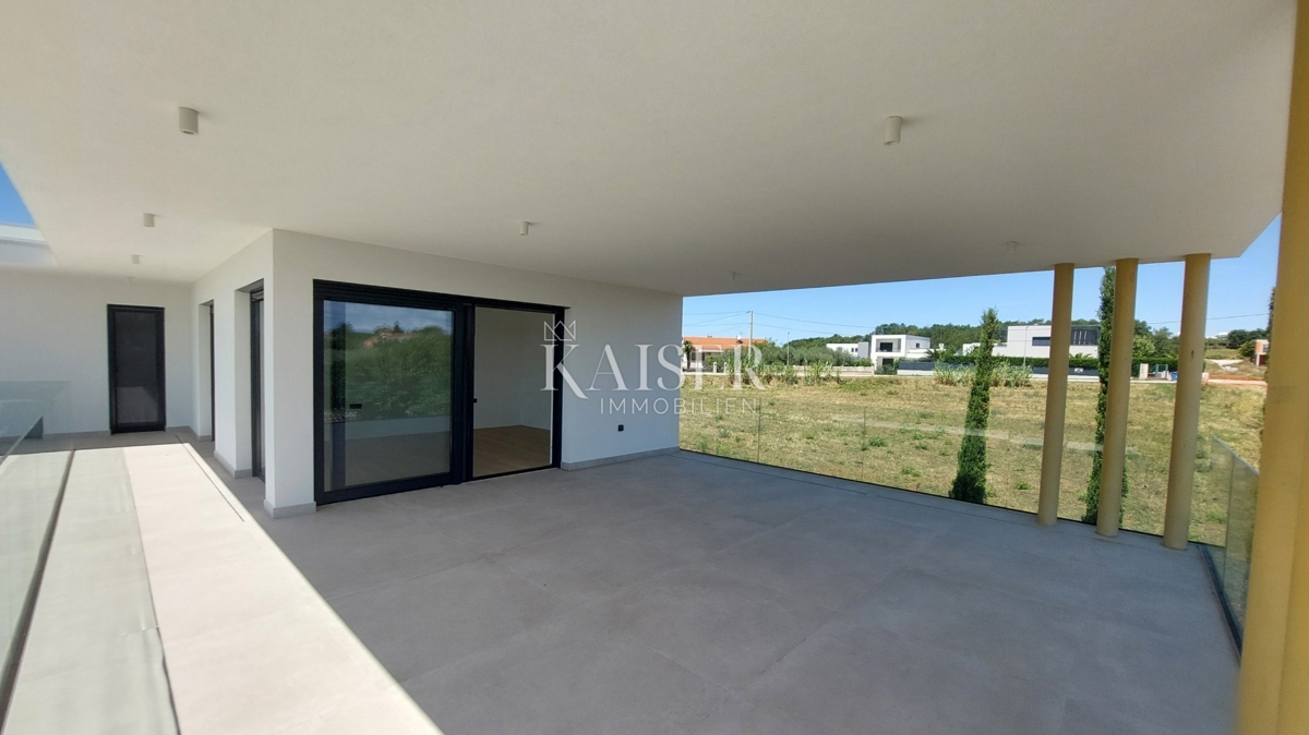 Istra, Poreč, okolica - moderna vila z bazenom, 330m2