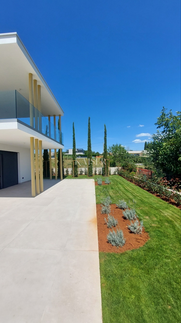 Istra, Poreč, okolica - moderna vila z bazenom, 330m2