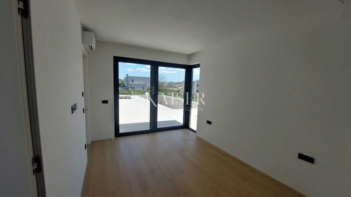 Istra, Poreč, okolica - moderna vila z bazenom, 330m2