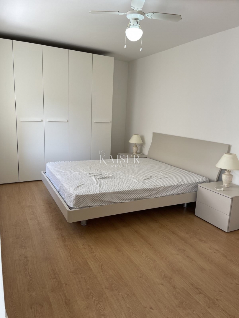Mali Lošinj, prenovljena zgodovinska hiša v središču mesta, 261 m², 3 nadstropja, vrt