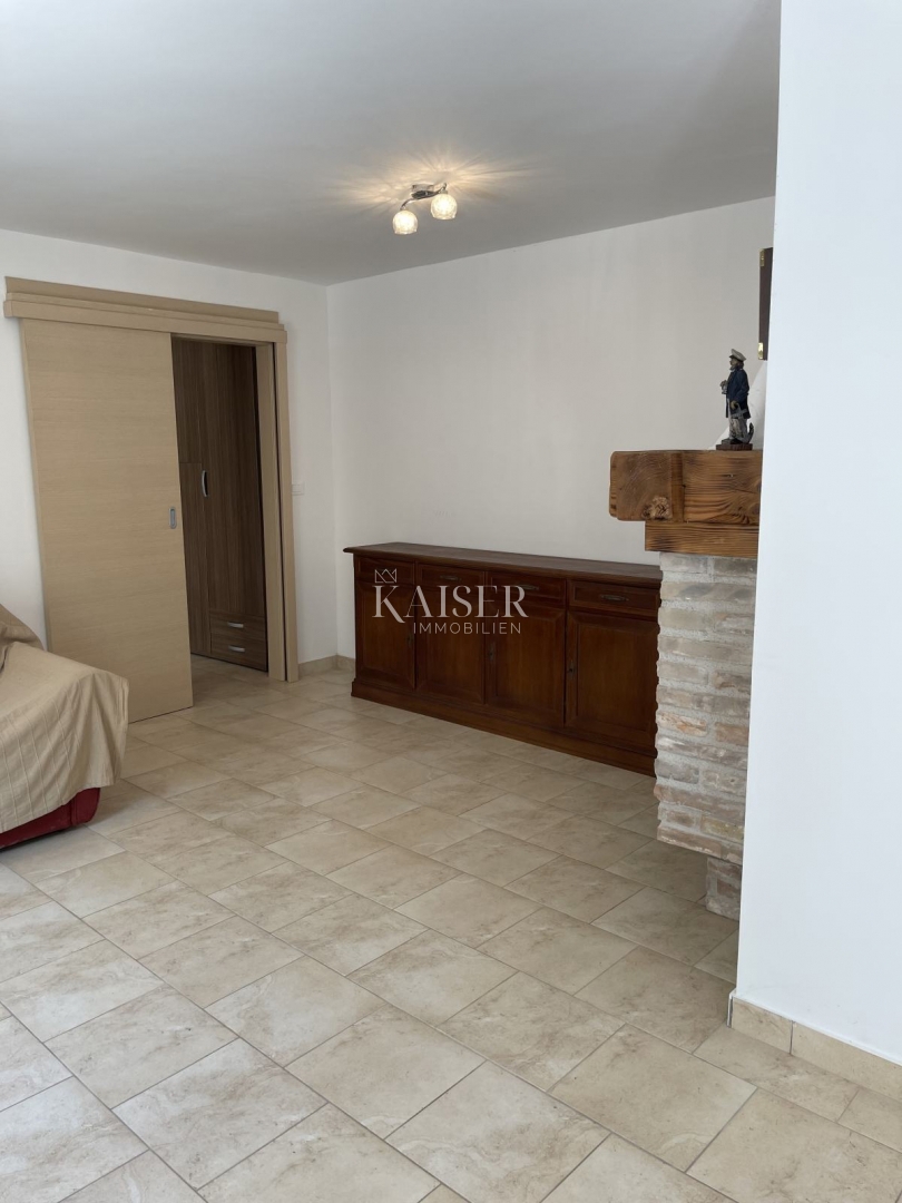 Mali Lošinj, prenovljena zgodovinska hiša v središču mesta, 261 m², 3 nadstropja, vrt