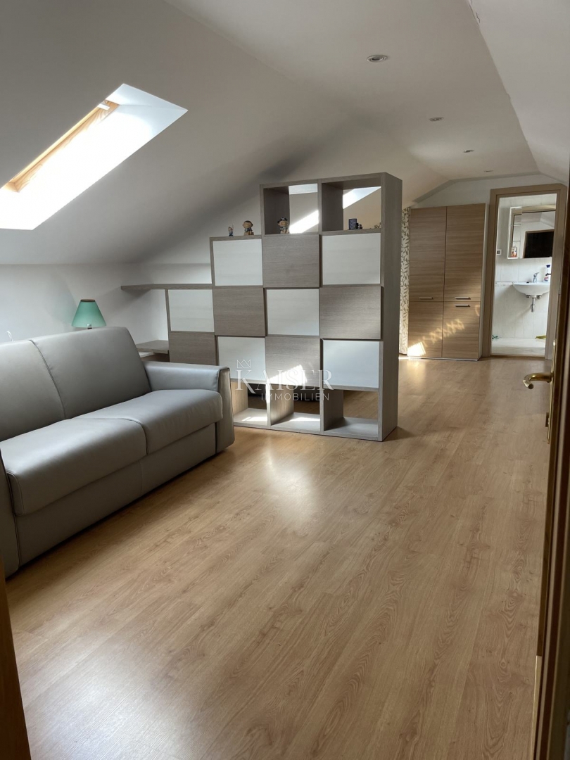 Mali Lošinj, prenovljena zgodovinska hiša v središču mesta, 261 m², 3 nadstropja, vrt