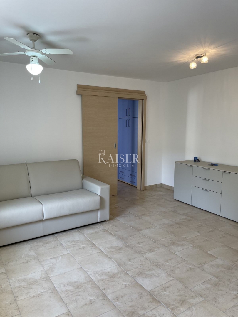 Mali Lošinj, prenovljena zgodovinska hiša v središču mesta, 261 m², 3 nadstropja, vrt