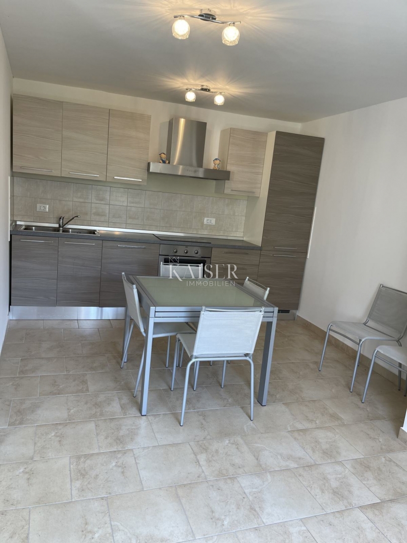 Mali Lošinj, prenovljena zgodovinska hiša v središču mesta, 261 m², 3 nadstropja, vrt