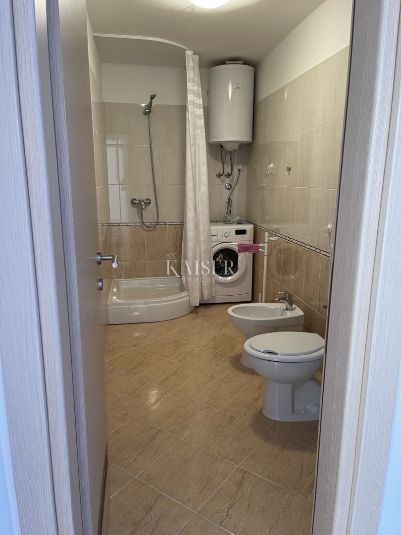 Mali Lošinj, prenovljena zgodovinska hiša v središču mesta, 261 m², 3 nadstropja, vrt
