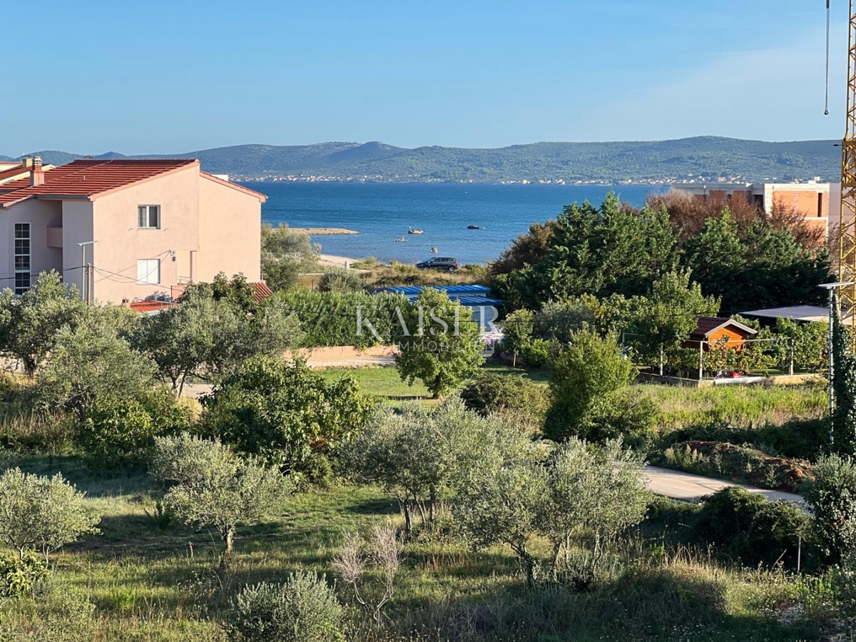 Zadar, Sukošan - pritlično stanovanje z vrtom, 200 m od morja