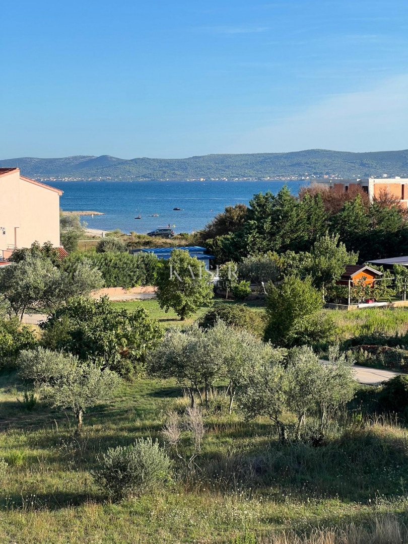 Zadar, Sukošan - pritlično stanovanje z vrtom, 200 m od morja
