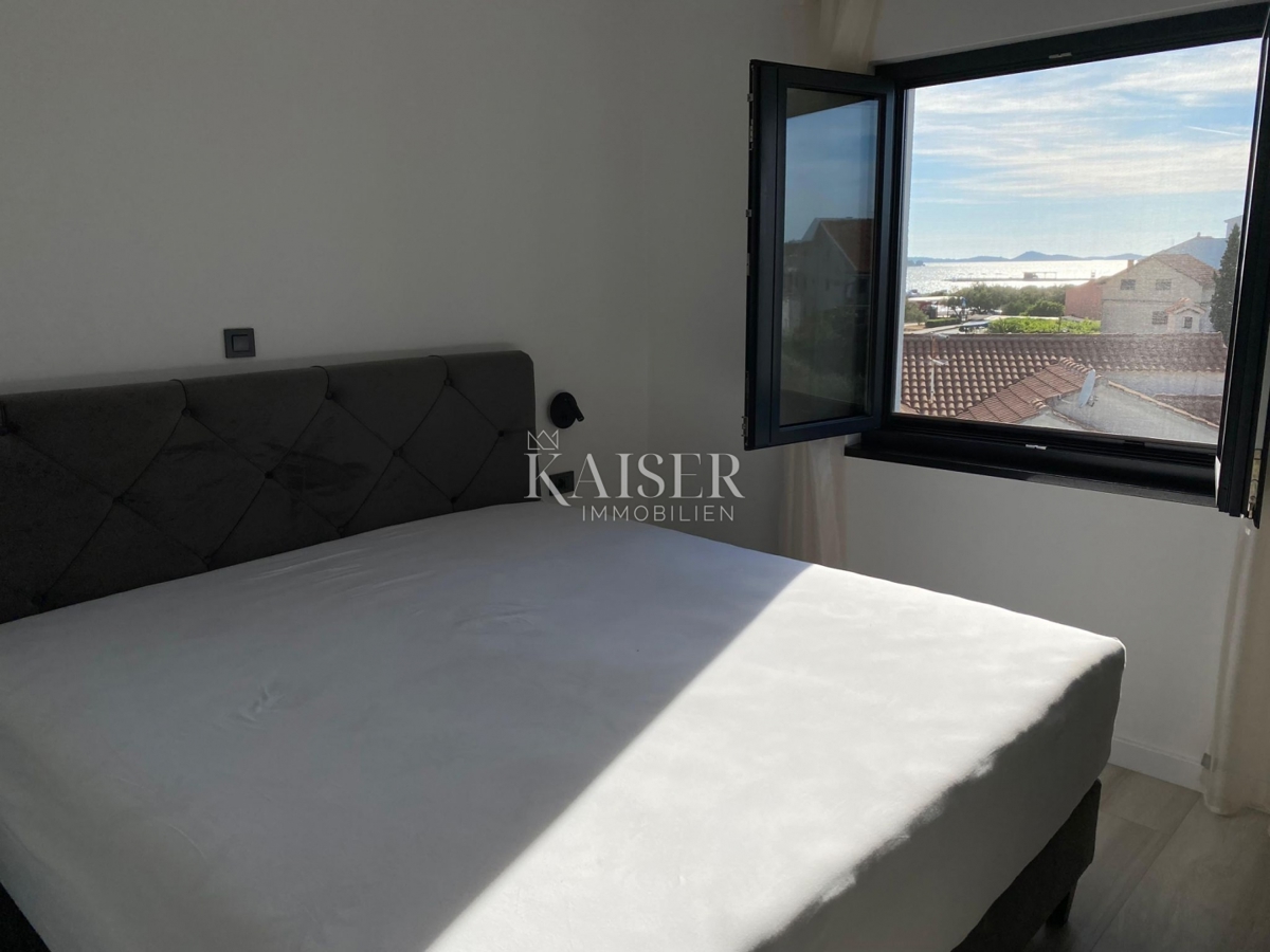SRIMA, VODICE – EKSKLUZIVNO TRISOBNO APARTMA S POGLEDOM NA MORJE, 50 M OD PLAŽE