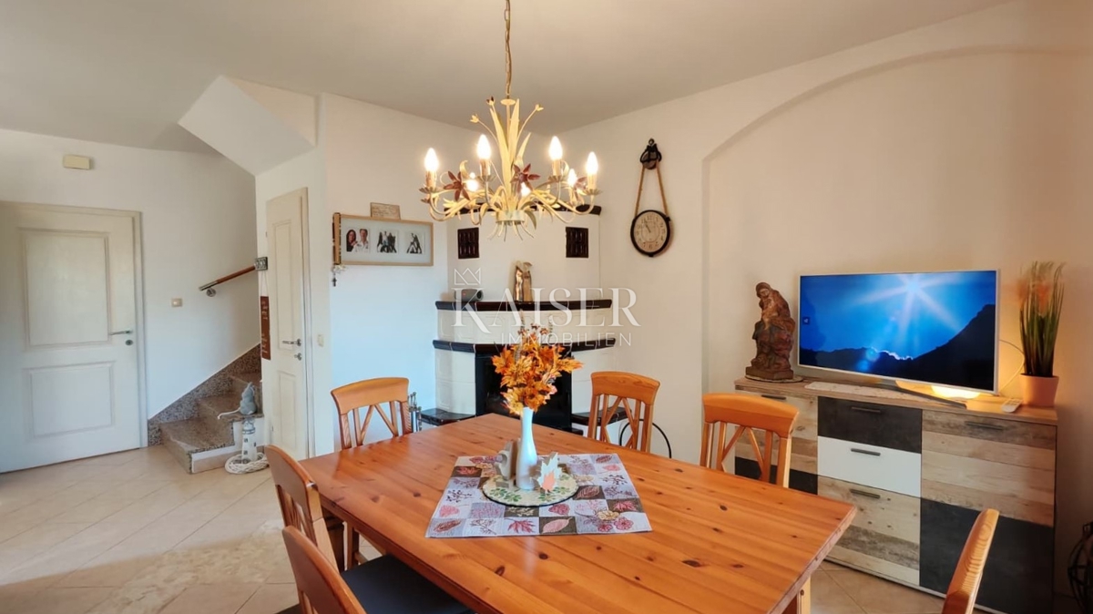 Otok Krk, Malinska - polsamostojna hiša 100m2 s pogledom na morje