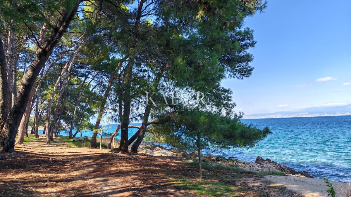 Otok Krk, Malinska - polsamostojna hiša 100m2 s pogledom na morje