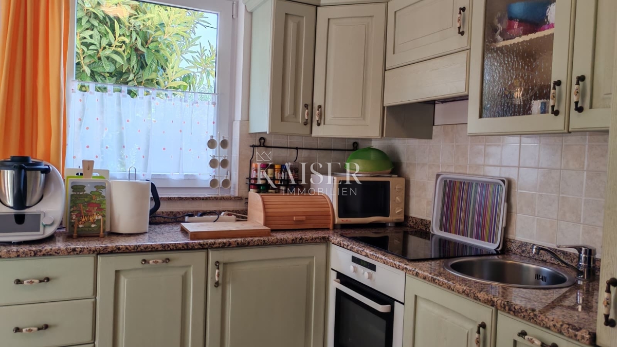 Otok Krk, Malinska - polsamostojna hiša 100m2 s pogledom na morje