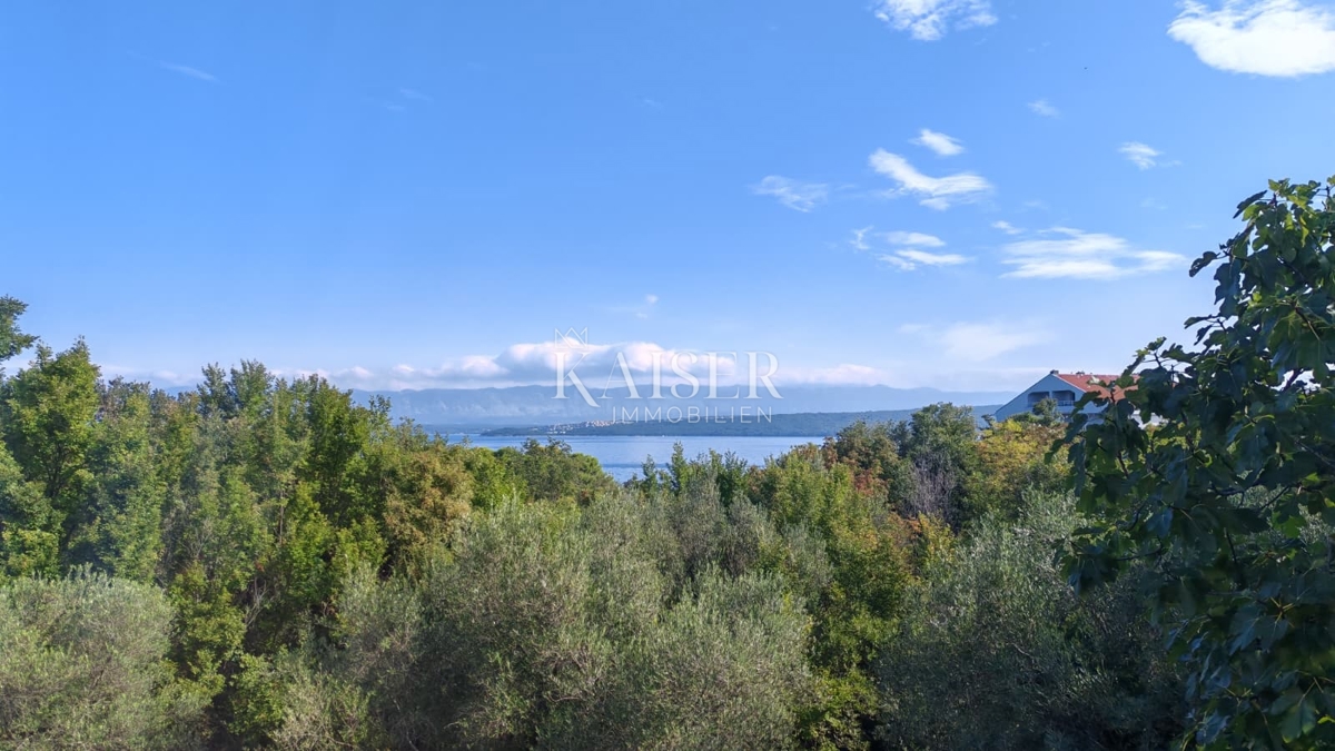 Otok Krk, Malinska - polsamostojna hiša 100m2 s pogledom na morje