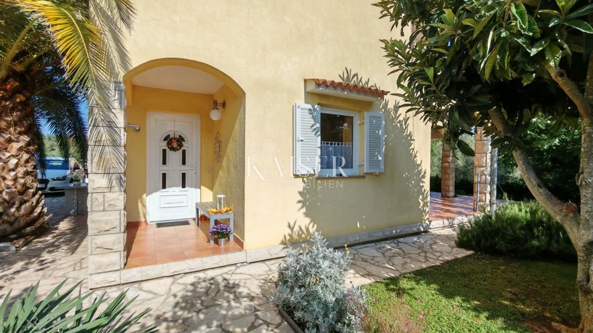 Otok Krk, Malinska - polsamostojna hiša 100m2 s pogledom na morje