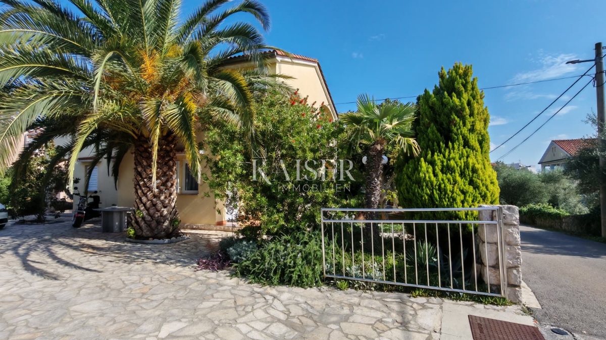 Otok Krk, Malinska - polsamostojna hiša 100m2 s pogledom na morje