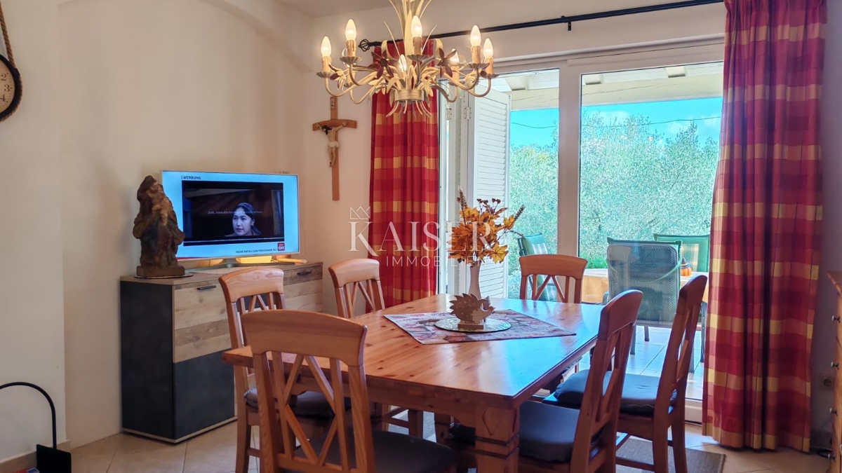 Otok Krk, Malinska - polsamostojna hiša 100m2 s pogledom na morje