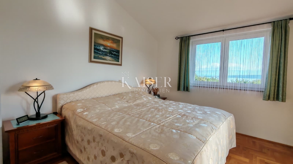 Otok Krk, Malinska - polsamostojna hiša 100m2 s pogledom na morje