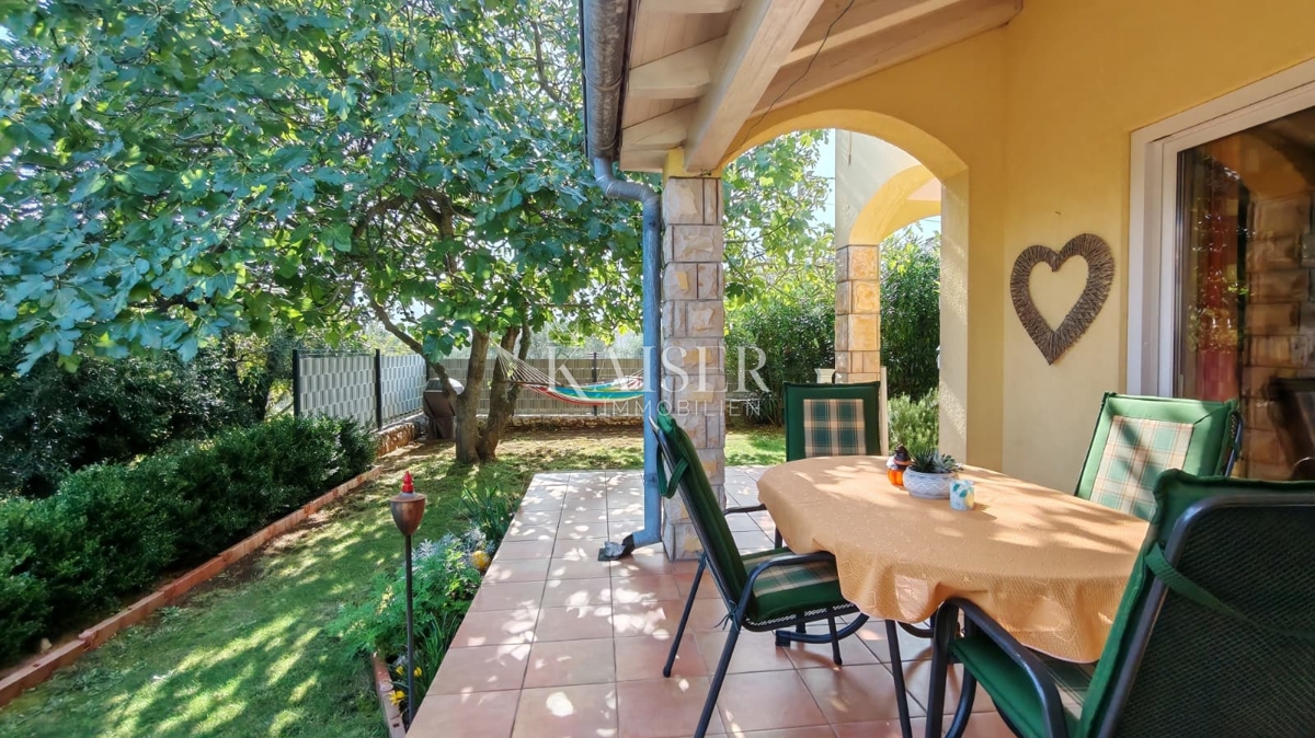 Otok Krk, Malinska - polsamostojna hiša 100m2 s pogledom na morje