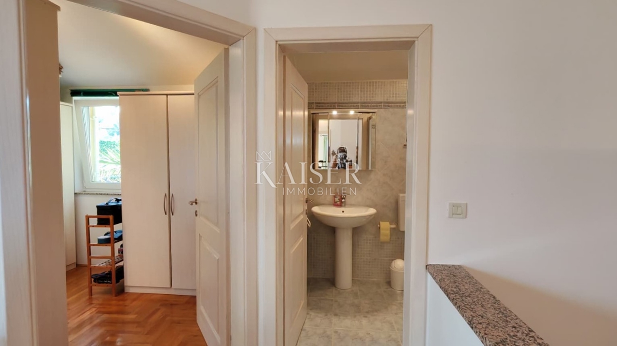 Otok Krk, Malinska - polsamostojna hiša 100m2 s pogledom na morje