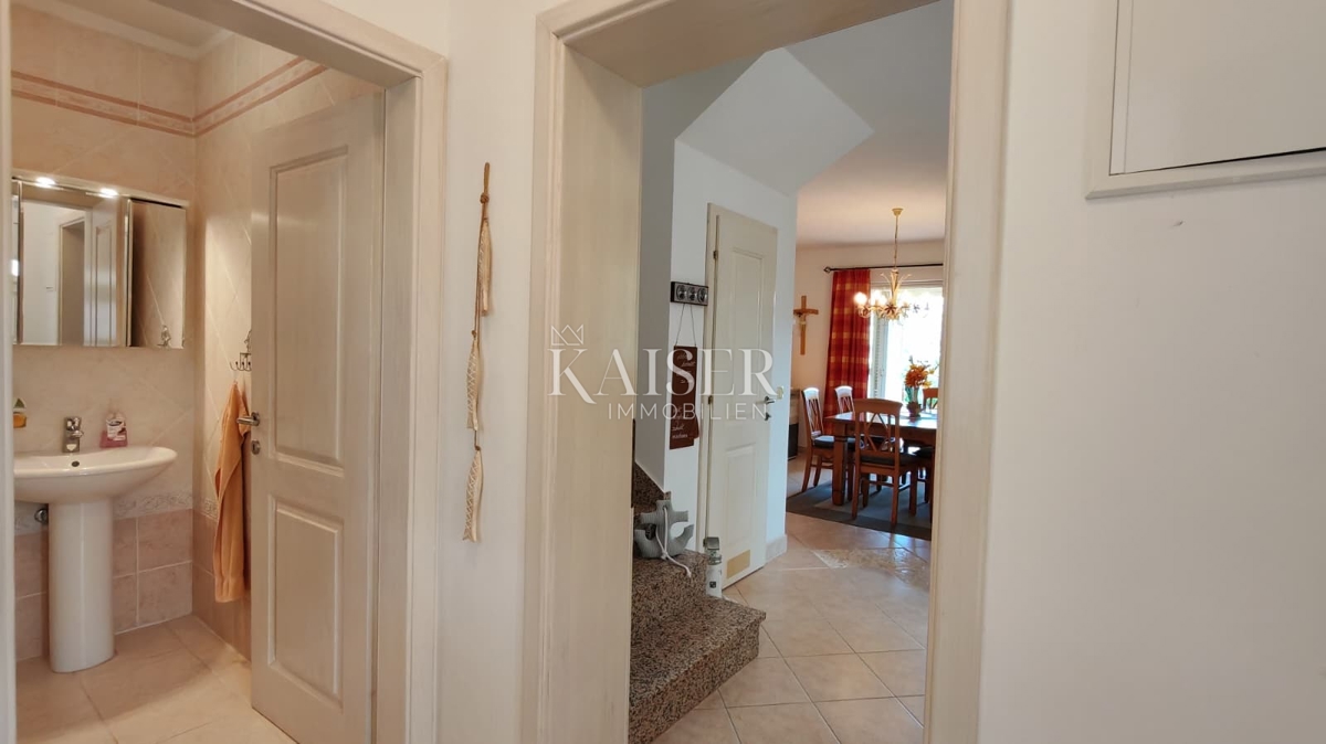 Otok Krk, Malinska - polsamostojna hiša 100m2 s pogledom na morje