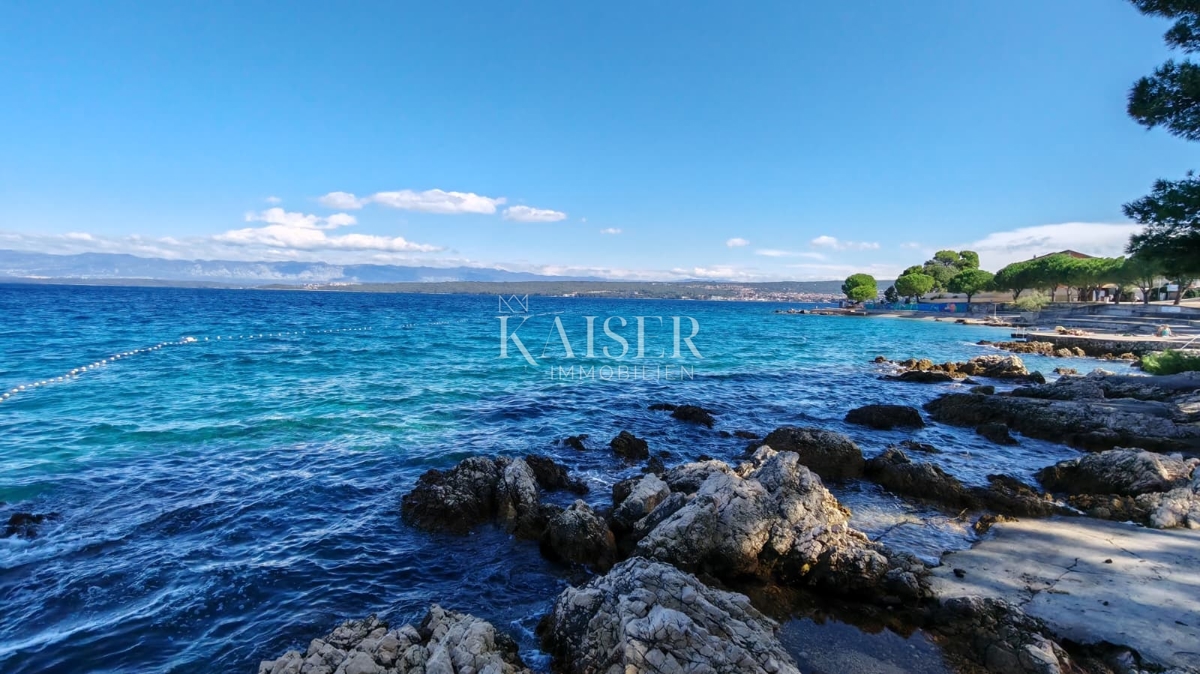 Otok Krk, Malinska - polsamostojna hiša 100m2 s pogledom na morje