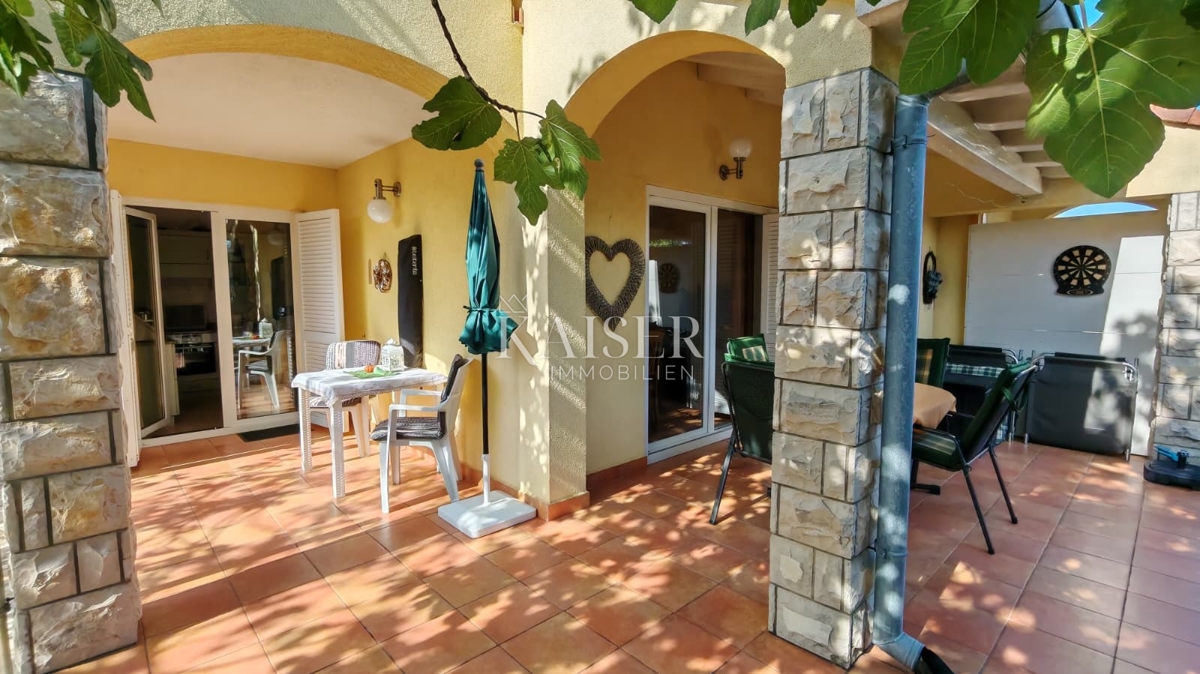 Otok Krk, Malinska - polsamostojna hiša 100m2 s pogledom na morje