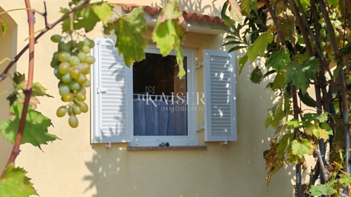 Otok Krk, Malinska - polsamostojna hiša 100m2 s pogledom na morje