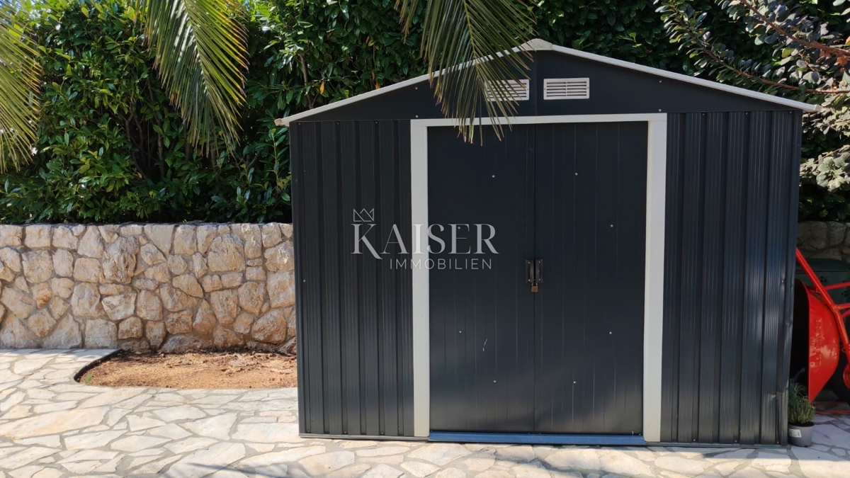 Otok Krk, Malinska - polsamostojna hiša 100m2 s pogledom na morje