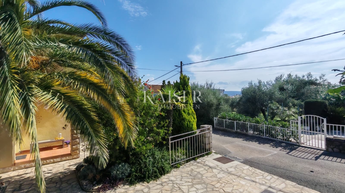 Otok Krk, Malinska - polsamostojna hiša 100m2 s pogledom na morje