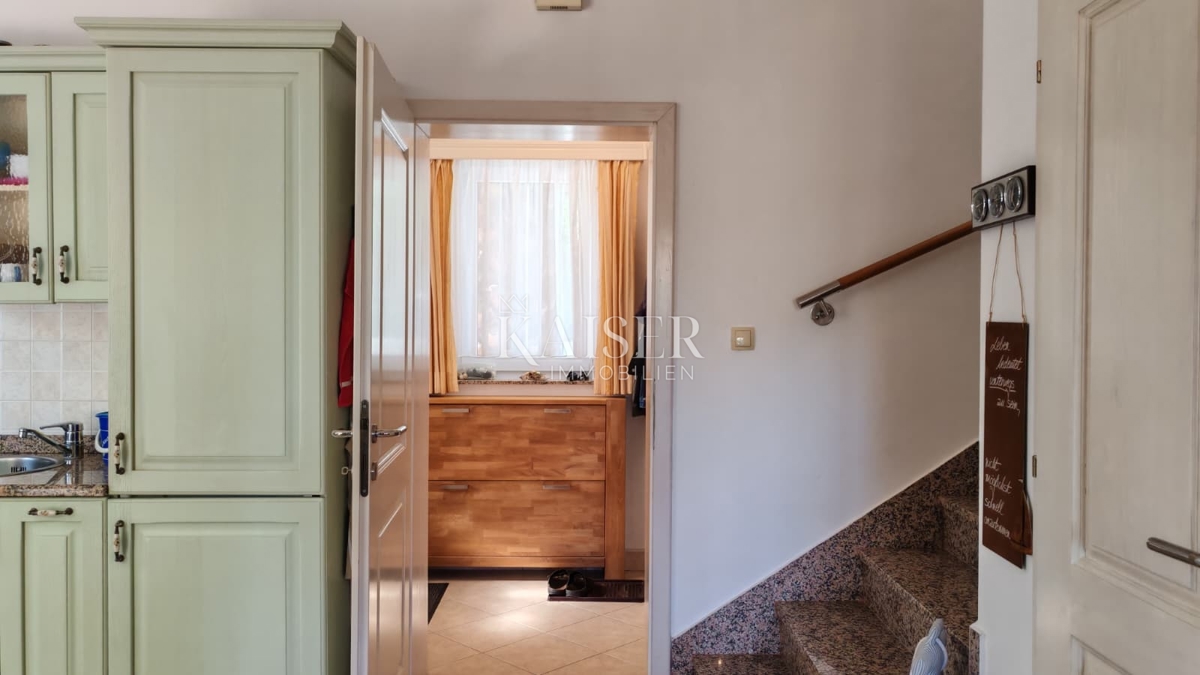 Otok Krk, Malinska - polsamostojna hiša 100m2 s pogledom na morje