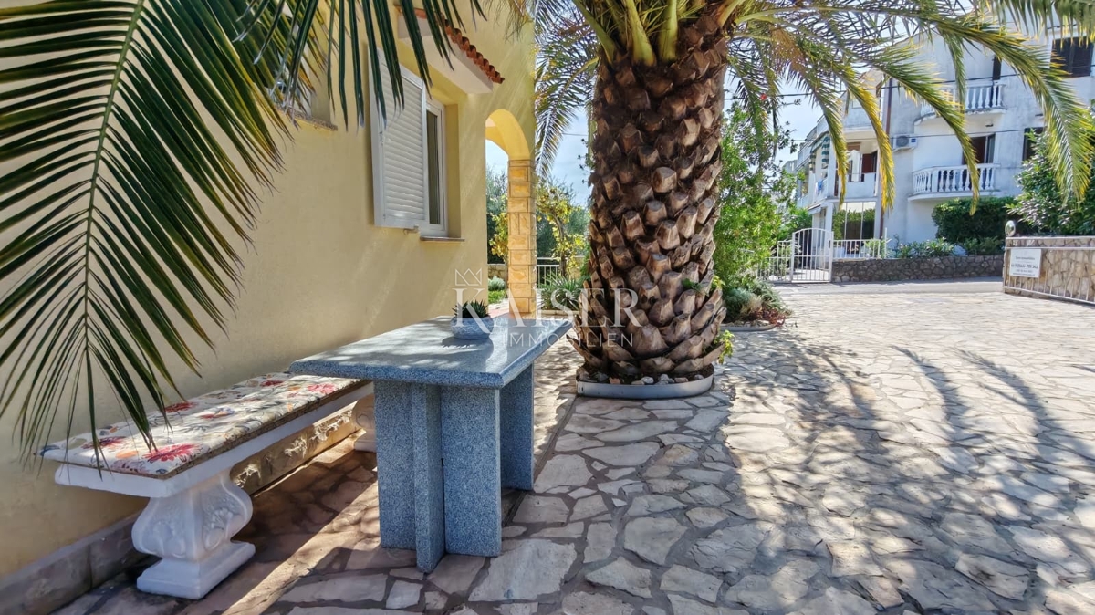 Otok Krk, Malinska - polsamostojna hiša 100m2 s pogledom na morje