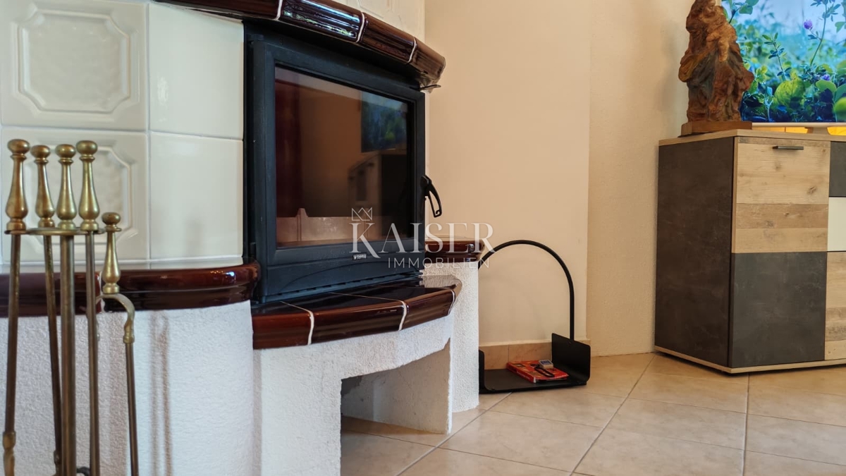 Otok Krk, Malinska - polsamostojna hiša 100m2 s pogledom na morje