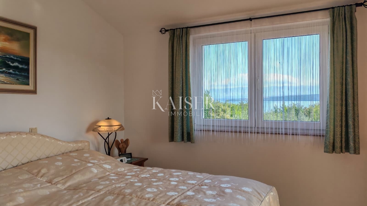 Otok Krk, Malinska - polsamostojna hiša 100m2 s pogledom na morje