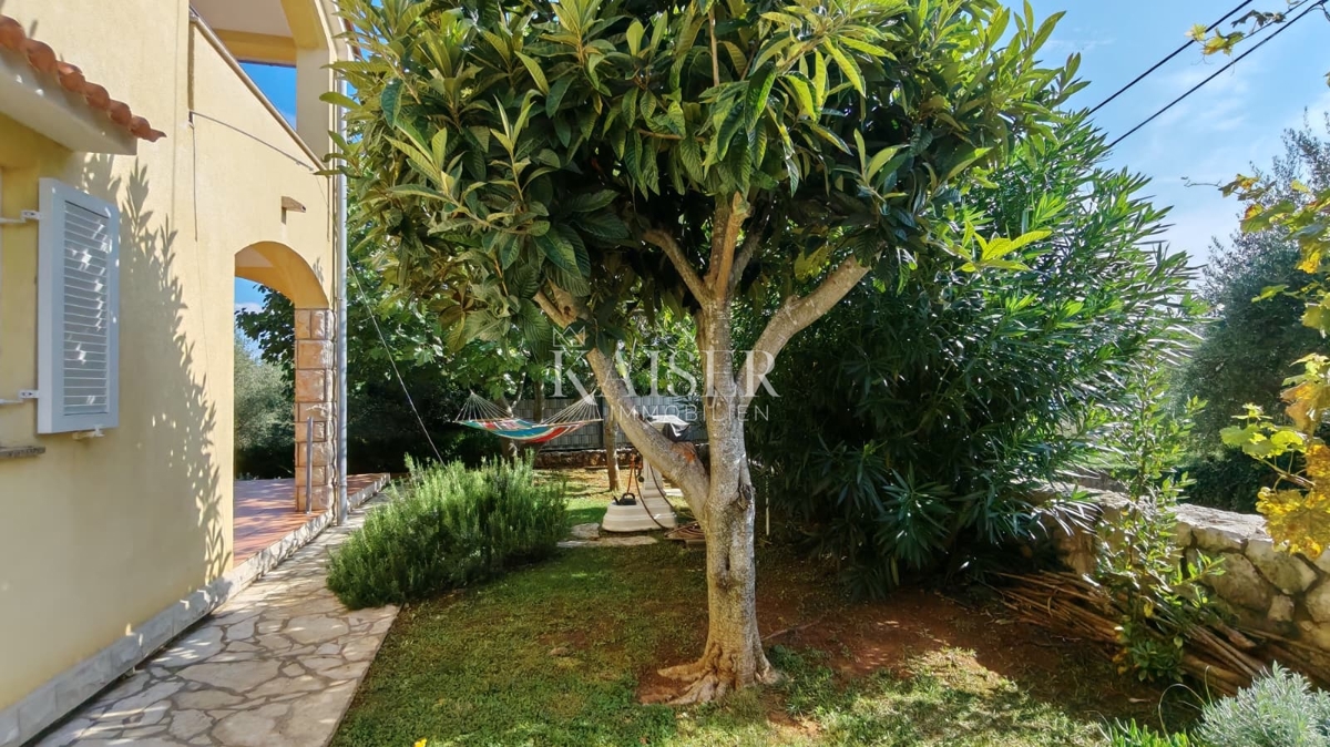 Otok Krk, Malinska - polsamostojna hiša 100m2 s pogledom na morje