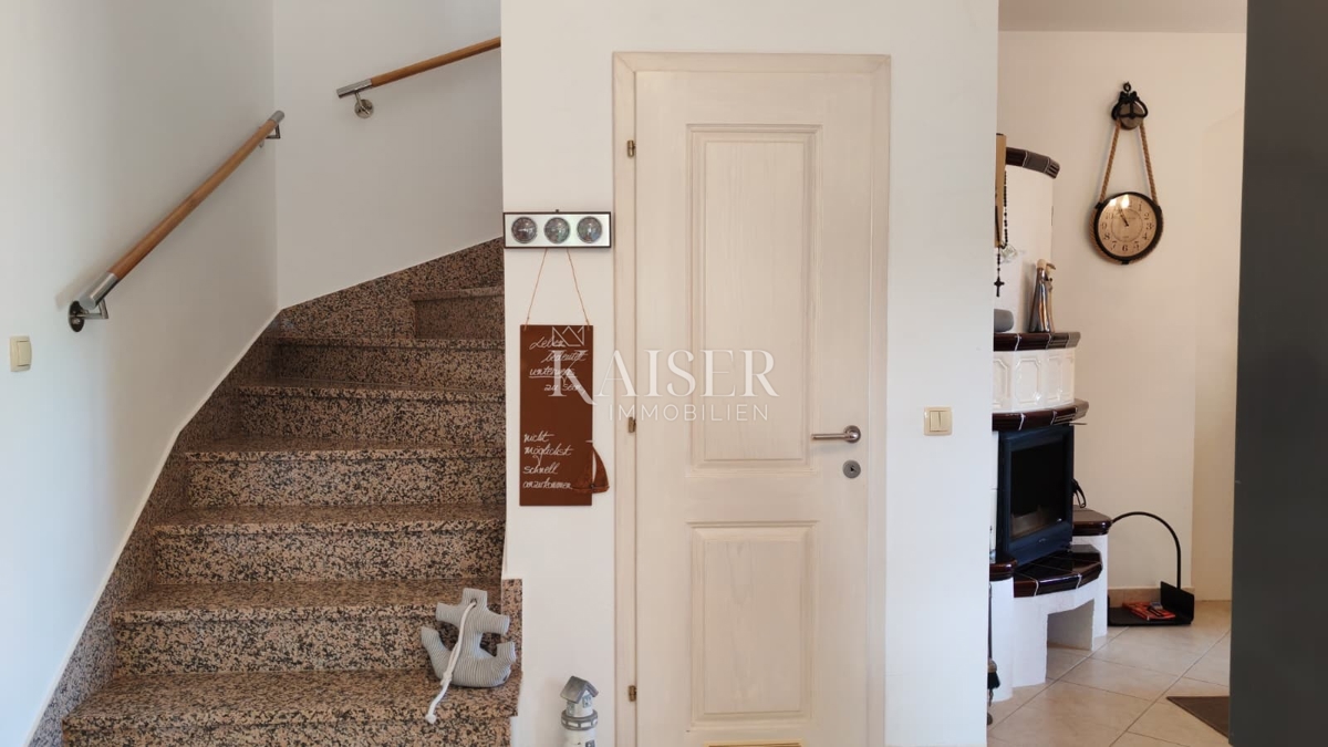 Otok Krk, Malinska - polsamostojna hiša 100m2 s pogledom na morje